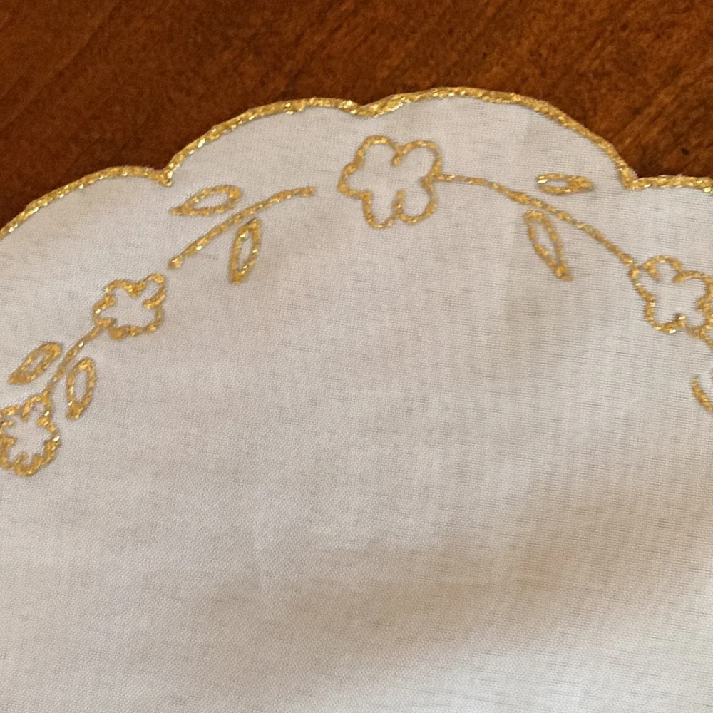 Set of 4 table Topper Oval shape with scalloped gold glitter